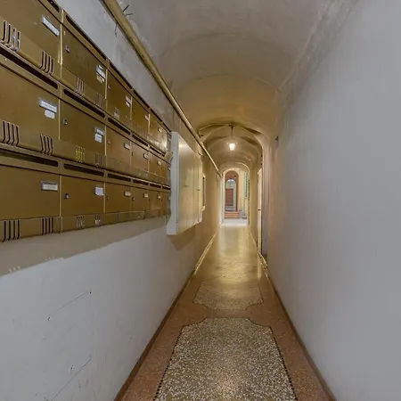 Lägenhet Guesthost - Con Vista Bologna