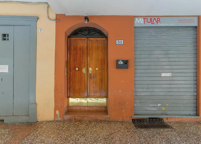 Guesthost - Con Vista Bologna